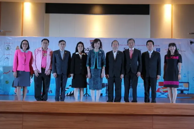 อาทิตยา สุธาธรรม (กลาง) รองปลัดกระทรวงดิจ...