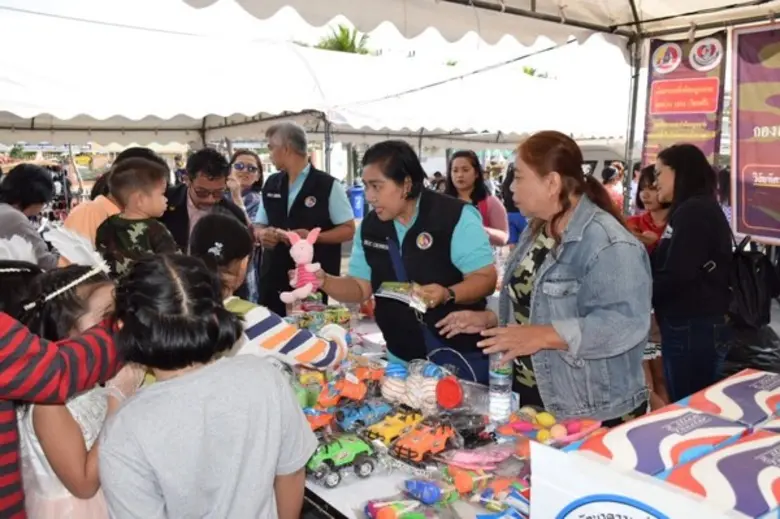 กอ.รมน.จังหวัด ช.บ. ร่วมกิจกรรมการจัดงาน "วันเด็กแห่งชาติจังหวัดชลบุรี ประจำปี 2561" ณ บริเวณสนามหน้าอำเภอเมืองชลบุรี
