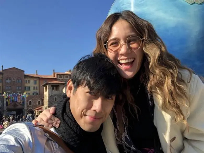 “บอส พุทธิพงษ์” ควง “จิ๊บ ปกฉัตร” เปิดตัวว่าที่ลูกสะใภ้! เที่ยวญี่ปุ่นกับครอบครัว