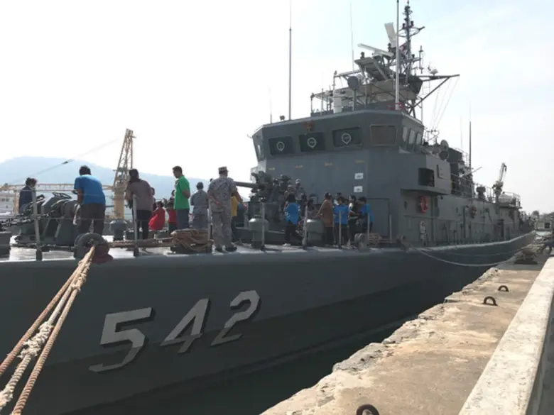 กองทัพเรือ นำเรือหลวงแกลง 542 โชว์ยุทโธปกรณ์ต้อนรับวันเด็กแห่งชาติ