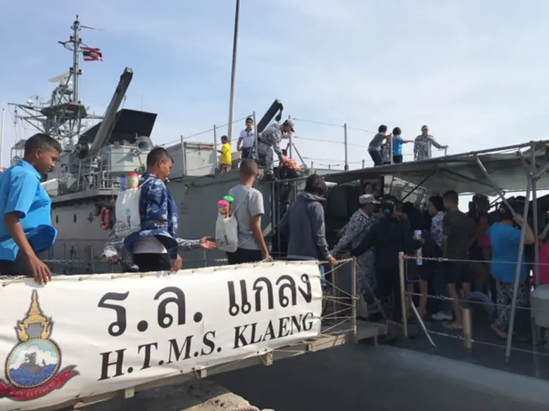 กองทัพเรือ นำเรือหลวงแกลง 542 โชว์ยุทโธปกรณ์ต้อนรับวันเด็กแห่งชาติ