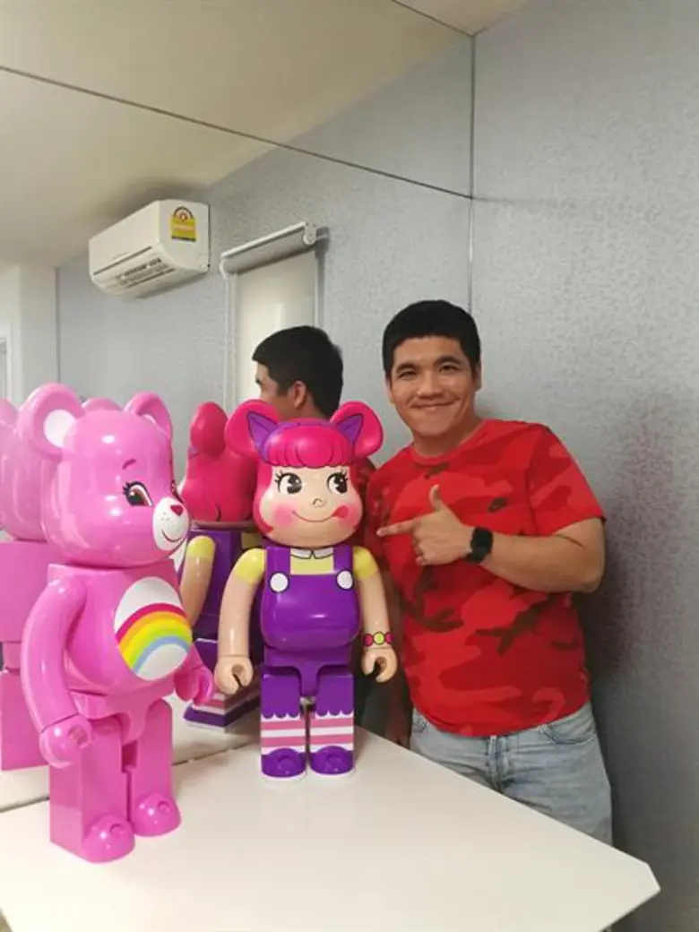 ทีวีไกด์: รายการ "THE GUEST (เดอะ เกสท์) ตีสนิทคนดัง" ส่องคอนโด “แจ็ค แฟนฉัน” เรียบง่ายไม่เน้นหรู  เปิดกรุ “แบร์บรคิ” ของสะสมทที่ทำรายได้งาม