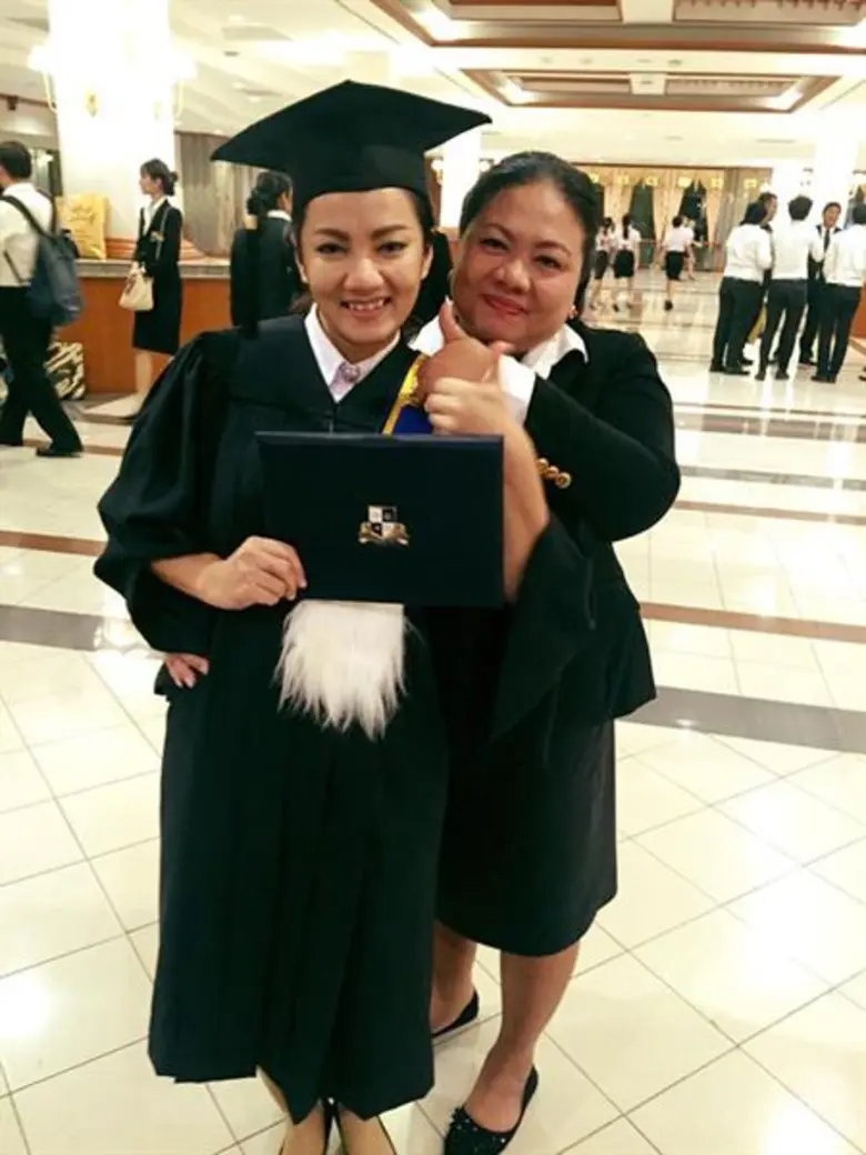 แม้จะพากเพียรใช้เวลาเรียนจนจบปริญญาตรีถึง...