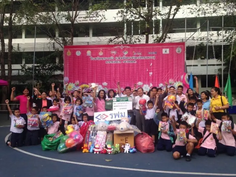 โครงการรถไฟฟ้าสายสีเขียว(เหนือ) ช่วงหมอชิต-สะพานใหม่-คูคต มอบของขวัญและของรางวัล แก่โรงเรียนไทยนิยมสงเคราะห์ โรงเรียนประชาภิบาลและโรงเรียนบางบัว เพื่อส่งเสริมกิจกรรมวันเด็กแห่งชาติปี 2561