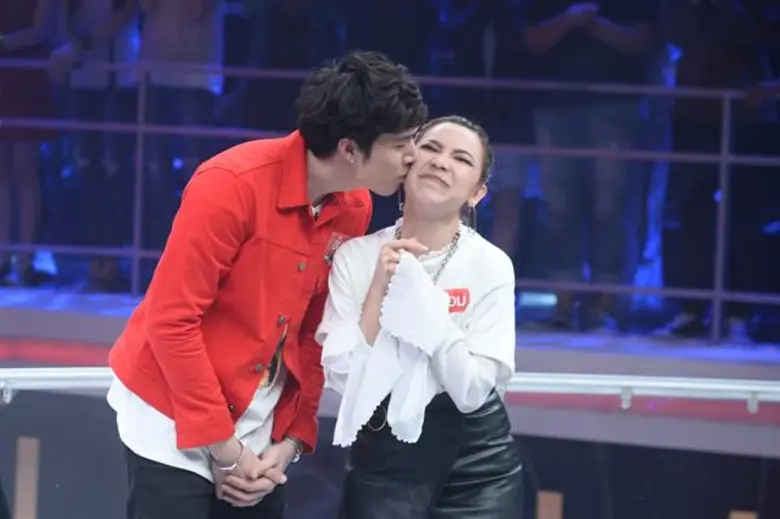 ทีวีไกด์: รายการ “The Money Drop ไทยแลนด์” “ต้นหอม-ซัน” กุมมือแน่น!!! พร้อมสู้คำถามสุดหิน เพื่อแจ๊กพอต หวังสร้างอนาคตร่วมกัน