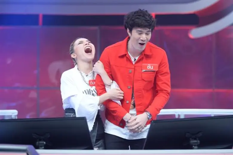 ทีวีไกด์: รายการ “The Money Drop ไทยแลนด์” “ต้นหอม-ซัน” กุมมือแน่น!!! พร้อมสู้คำถามสุดหิน เพื่อแจ๊กพอต หวังสร้างอนาคตร่วมกัน