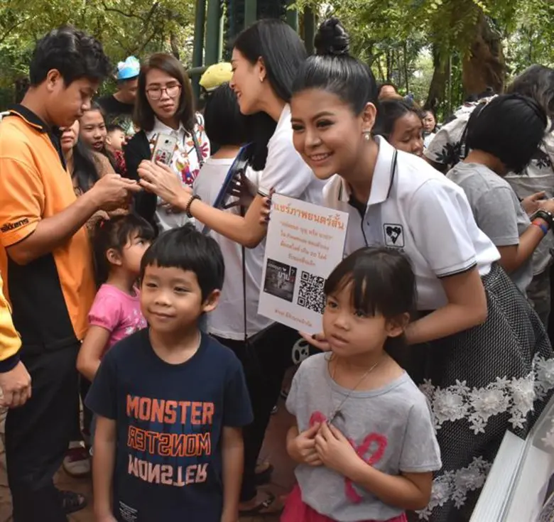 โบว์ลิ่ง-ลาดา ร่วมรณรงค์ทำบุญไม่ทารุณสัตว์