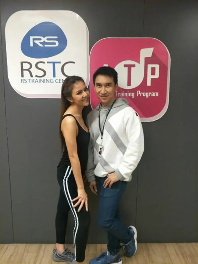 ขึ้นชื่อเรื่องความกตัญญู สำหรับนักร้องสาว...