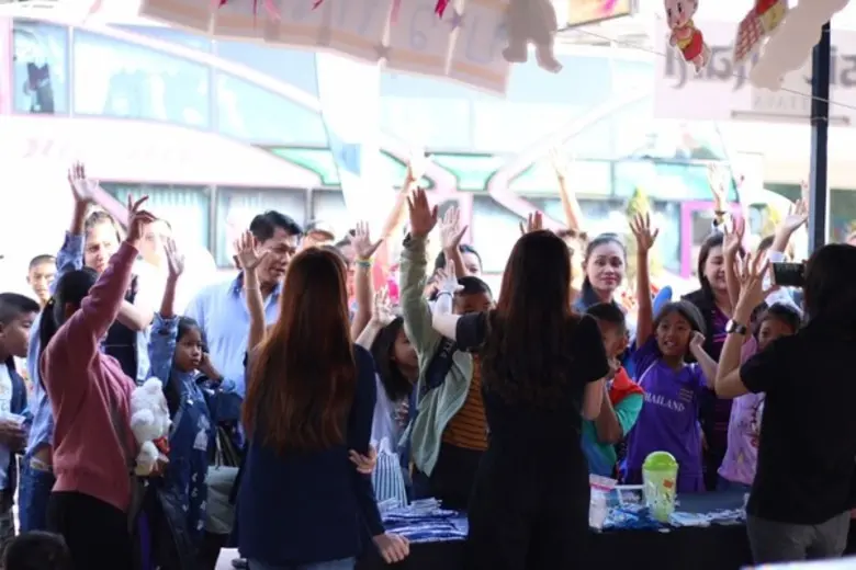 ฝ่ายบริหารและพนักงานโรงแรมดุสิตธานี พัทยา...