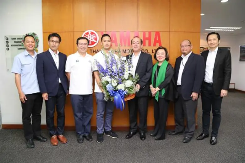 มร.ชิเงโอะ ฮายาคาวะ (คนที่ 4 จากขวา) ประธ...