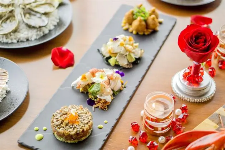 เติมเต็มความโรแมนติกแห่งค่ำคืนวาเลนไทน์นี้ ที่ แอตติจูด รูฟท้อปบาร์ แอนด์ เรสเตอรองท์