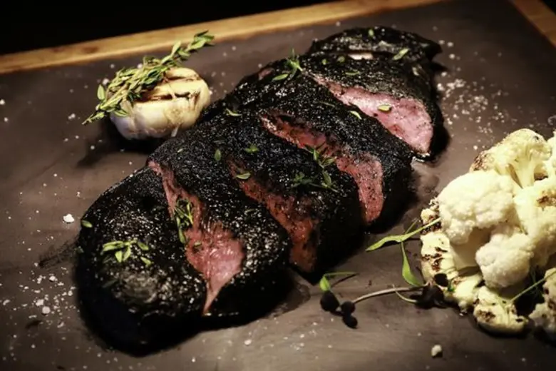 สการ์เล็ต ไวน์ บาร์ แอนด์ เรสเตอร์รองท์ พ...