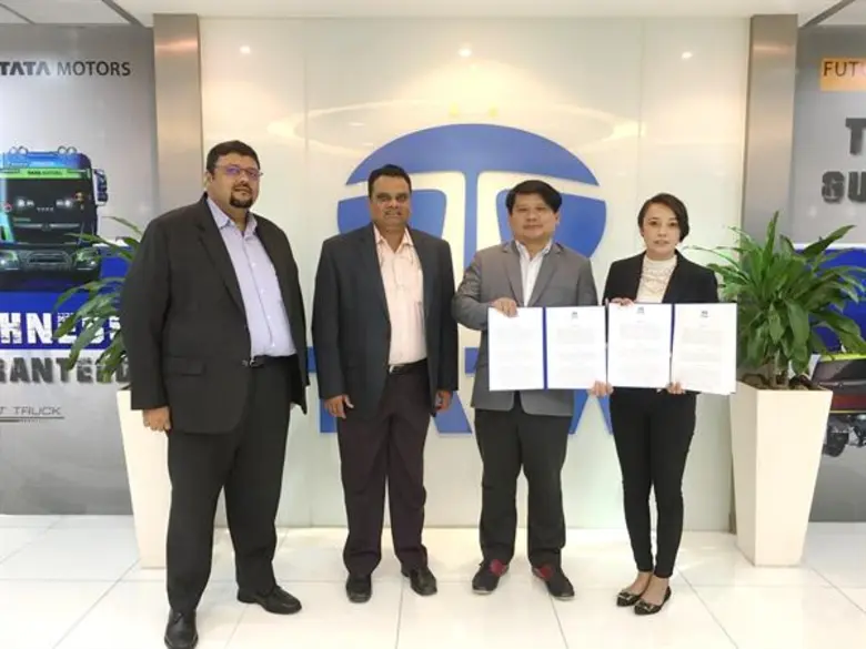 นายซานเจย์ มิชรา (กลาง) กรรมการผู้จัดการ ...