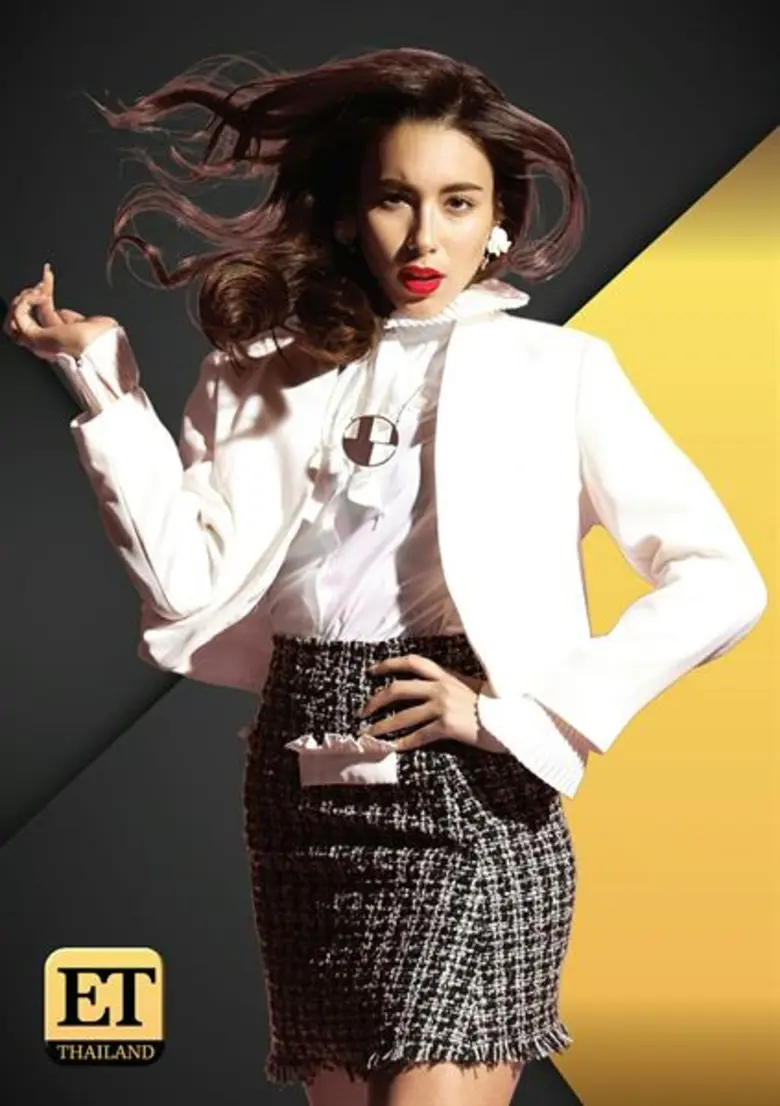 สิ้นสุดการรอคอย! เตรียมพบกับมิติใหม่ของรายการข่าวบันเทิง Entertainment Tonight Thailand ยกทัพ 8 สาวสวยหนุ่มหล่อพิธีกรสายเลือดใหม่ เสิร์ฟข่าวบันเทิง ไลฟสไตล์ แฟชั่น ส่งตรงจากทั่วทุกมุมโลกถึงบ้านคุณแบบวันต่อวัน ทาง สถานีโทรทัศน์พีพีทีวี เอชดี ช่อง 36 เร็วๆ