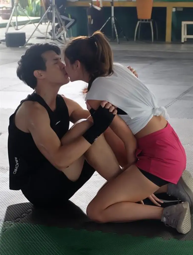 ณัฏฐ์" ขโมยจุ๊บ!! "มารี" กลางสนามมวย