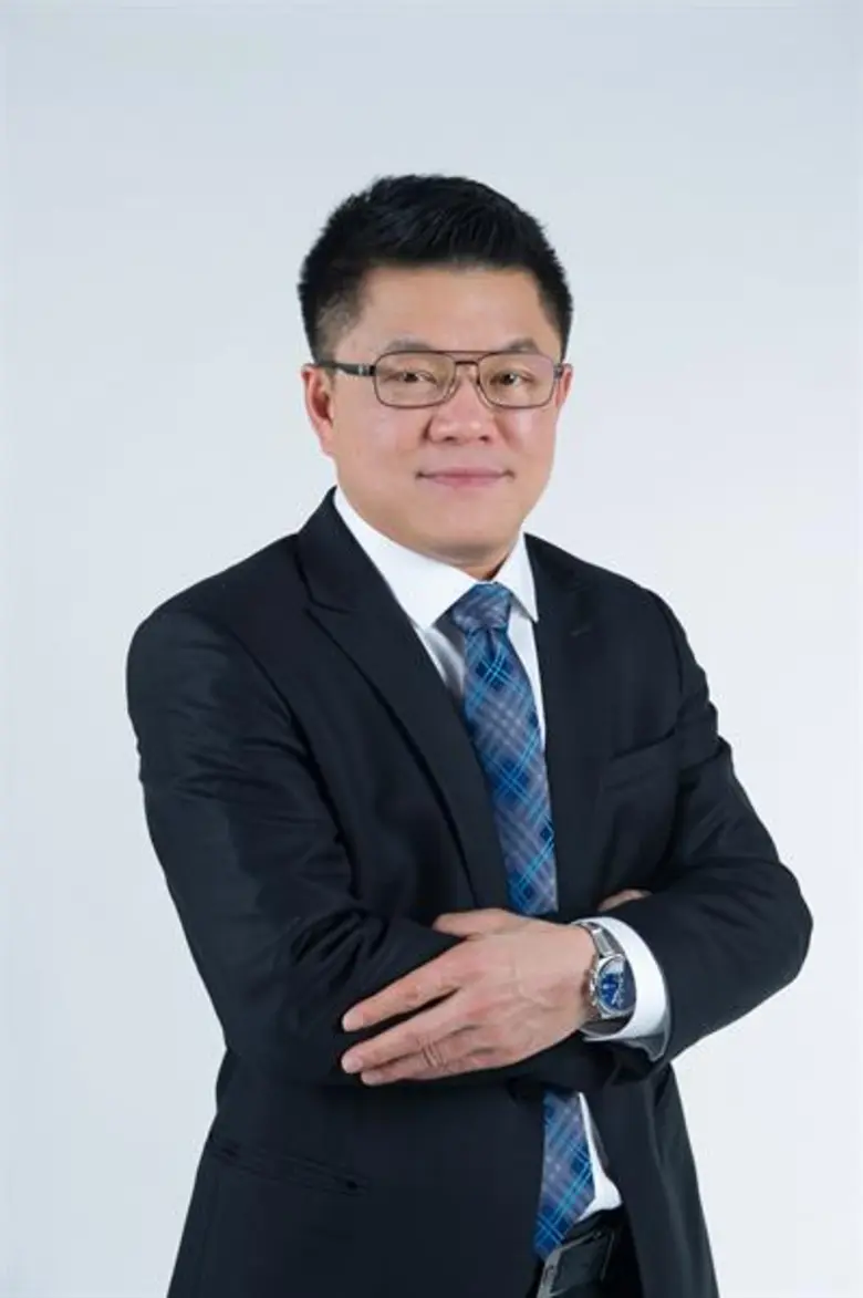 “เฮียฮ้อ สุรชัย” ลั่น ! ช่อง 8 ติดลมบนหายห่วง  รุกธุกิจ “ไลฟ์สตาร์ บิส” เปิดโอกาสดาราร่วมงาน