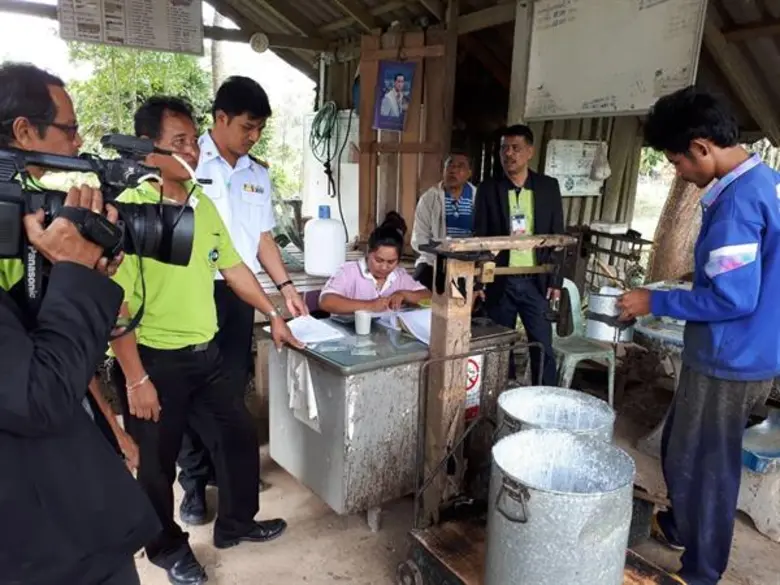 กยท. แจง โครงการส่งเสริมการใช้ยางฯ นำร่องรับซื้อแล้ว 5 จังหวัด รวม 2,000 ตัน ยัน เปิดราคารับซื้อล่วงหน้า กำหนดราคาอย่างเป็นธรรมเท่ากัน ณ หน้าโรงงานฯ