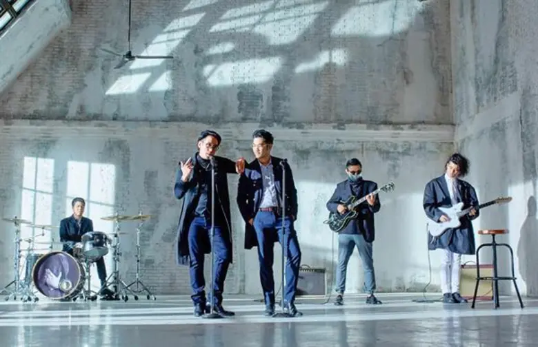 “เบิร์ด” สร้างปรากฎการณ์ใหม่วงการเพลง... จับมือ 8 ศิลปินไอดอล ระเบิดโปรเจ็คท์ใหญ่ อัลบั้ม “ เบิร์ด มินิ มาราธอน ” ประเดิมปี 2018