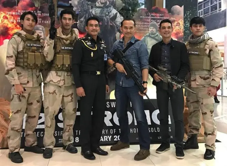 กรี๊ดหนักมาก!!! เซเลบ-ดารา หนุ่มหล่อ มาดแมน แฮนด์ซั่ม แห่กันรวมตัวพิสูจน์ความมันส์  12Strong -12ตายไม่เป็น ที่โรงภาพยนตร์ เอส เอฟ เวิลด์ ซีเนม่า