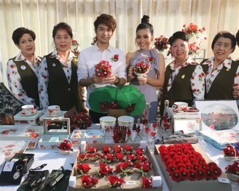 มสท. นำศิลปินRS ธัญญ่า – บิว รณรงค์ซื้อดอกป๊อบปี้ ช่วยครอบครัวทหารผ่านศึก