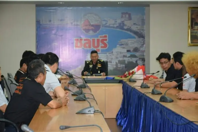 กอ.รมน.จังหวัด ช.บ. รับเรื่องร้องเรียนร้องทุกข์จากคณะสมาพันธ์มัคคุเทศก์อาชีพแห่งประเทศไทย มาร้องเรียนขอให้ตรวจสอบมัคคุเทศก์ต่างชาติ(ไกด์เถื่อน)