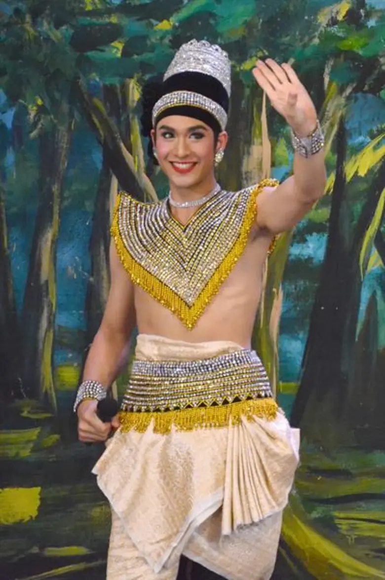 ดูรวมๆ แล้วมีเสน่ห์เหลือเกิน โดยเฉพาะรอยย...