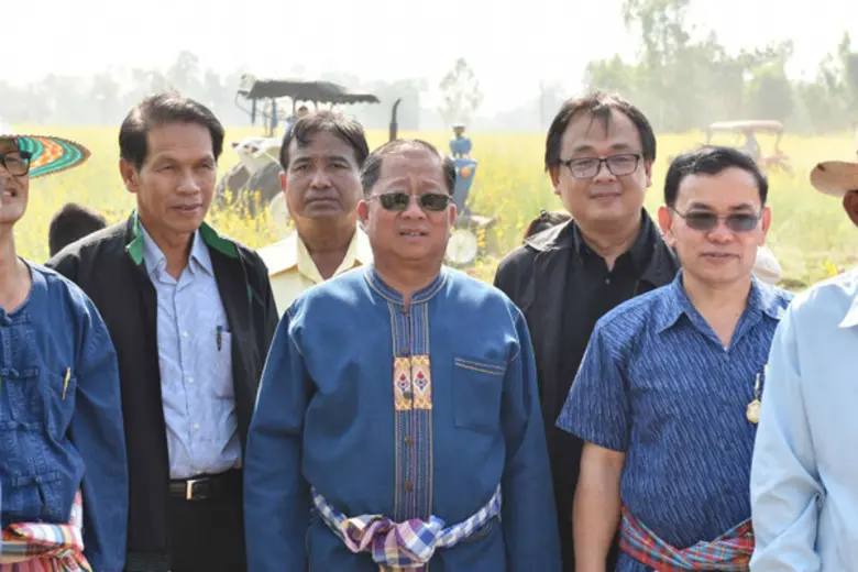 กรมพัฒนาที่ดิน เปิดโครงการรณรงค์ไถกลบตอซั...