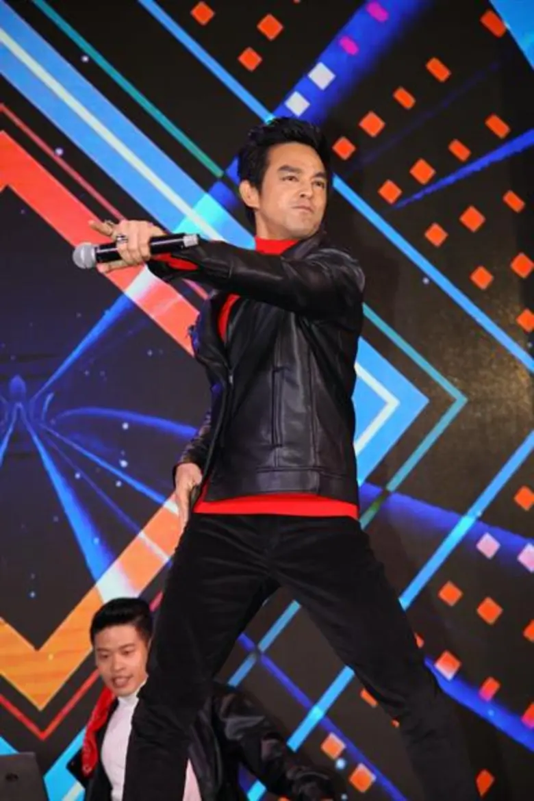 จัดเต็มแดนซ์มันส์สนั่นห้างไปเป็นที่เรียบร...