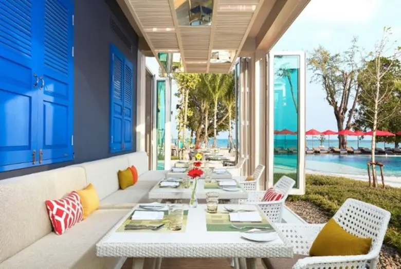 ROMANTIC ESCAPES TO THE PRISTINE WHITE-SAND BEACHES OF A TROPICAL ISLAND AT AMARI KOH SAMUI