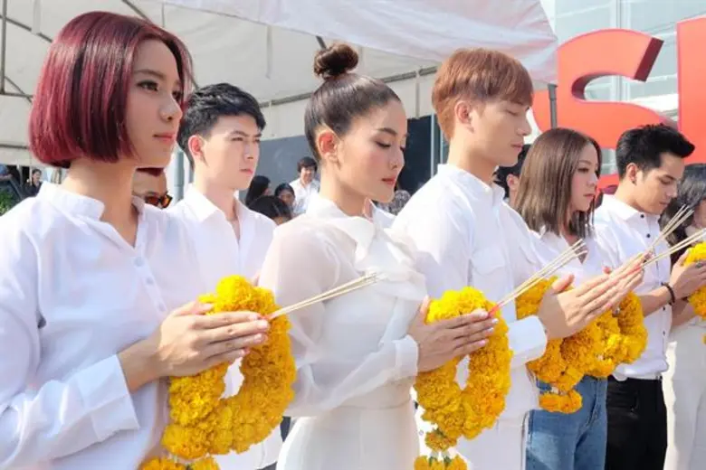 ค่ายบรอดคาซท์ฯ จัดพิธีบวงสรวงพร้อมเปิดตัวนักแสดง ซีรีย์วัยรุ่นเรื่องใหม่ “เรื่อง ลับ หลัง BE HIDE THE SIN”