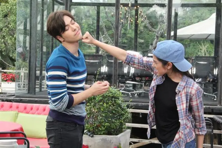 เกรซ พัชร์สิตา ปล่อยหมัดเด็ด!!! แม็ค วีรคณิศร์ หน้าหงาย แต่ไม่วายแอบปลื้มในละคร “แม่สื่อจอมป่วน”