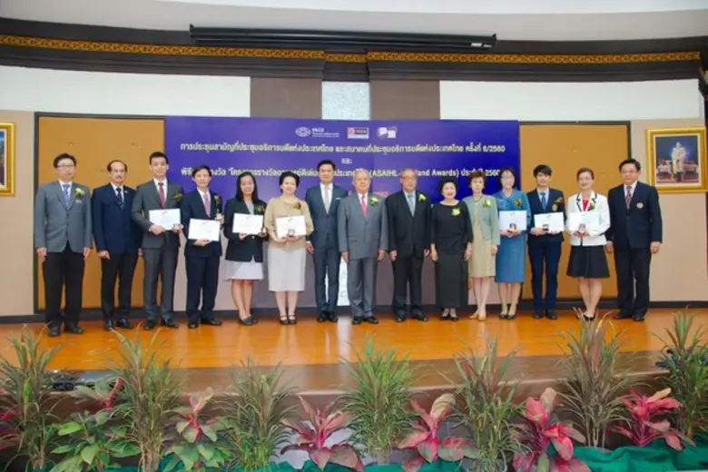 อาจารย์ มจธ. รับรางวัลอาจารย์ดีเด่น สออ.ประเทศไทย 2560