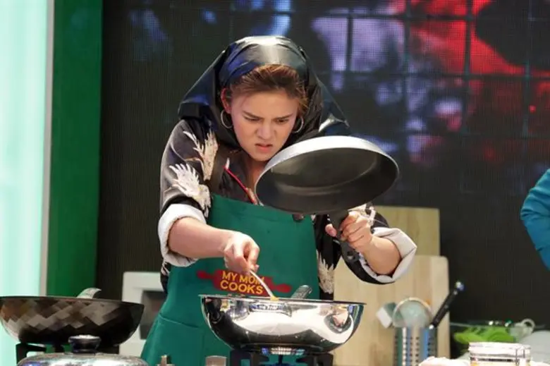 ทีวีไกด์: รายการ “My Mom Cooks เชฟไม่ทิ้งแถว” ลูกสาวพลังล้น “ใบเฟิร์น - พัสกร” และ “เฟี้ยว์ฟ้าว” ทำ 2 คุณแม่กุมขมับ!  ต้องคุมสติลูกแข่งทำอาหารสุดป่วน!!!