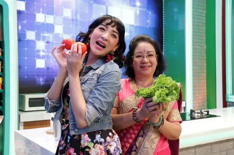 ทีวีไกด์: รายการ “My Mom Cooks เชฟไม่ทิ้งแถว” ลูกสาวพลังล้น “ใบเฟิร์น - พัสกร” และ “เฟี้ยว์ฟ้าว” ทำ 2 คุณแม่กุมขมับ!  ต้องคุมสติลูกแข่งทำอาหารสุดป่วน!!!