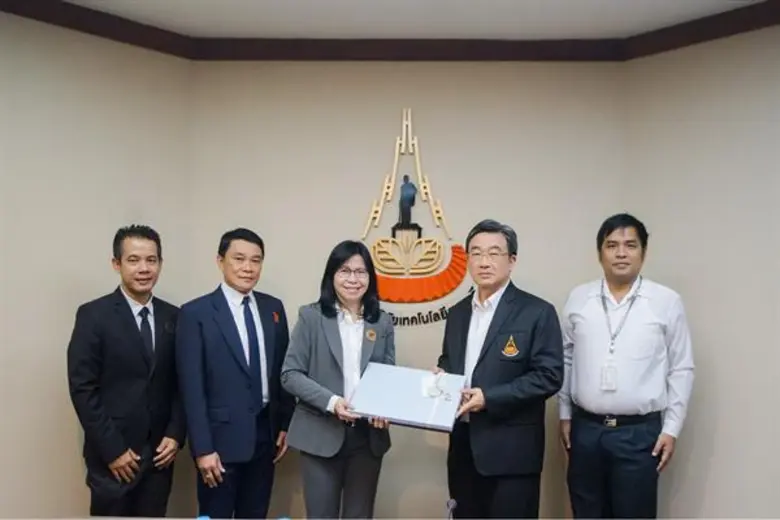 นางเพียงฤทัย ศิวารัตน์ ผู้จัดการประจำประเ...