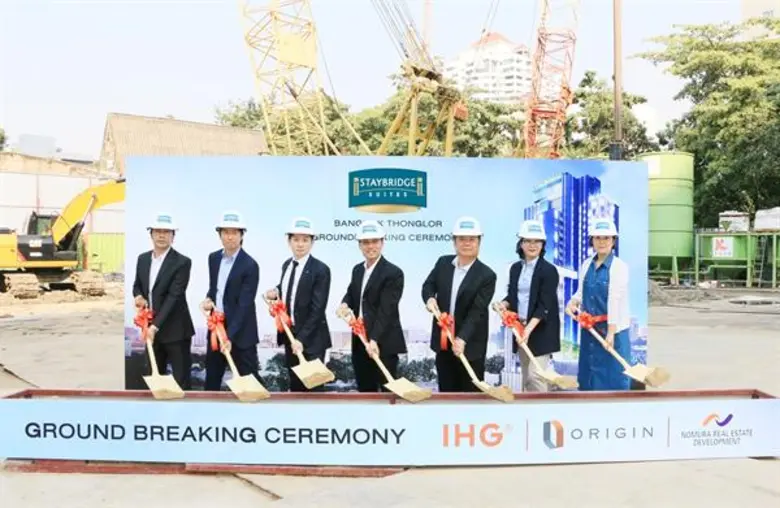 นายปิติพงษ์ ไตรนุรักษ์ (ที่ 4 จากขวา) ประ...