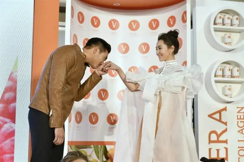 "VIERA I AM COLLAGEN" ผลิตภัณฑ์อาหารผิวคอ...