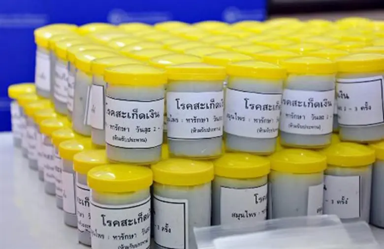 สมาคมแพทย์ผิวหนังแห่งประเทศไทย เตือนผู้บร...