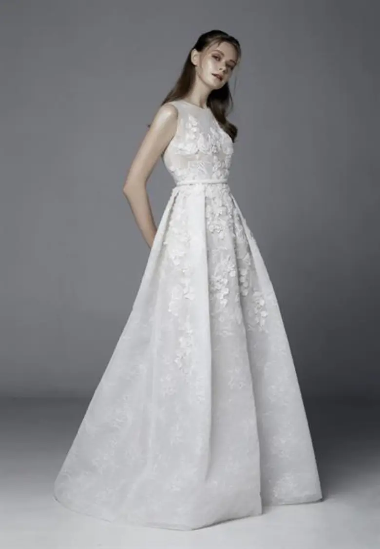 “MIRROR MIRROR BANGKOK” แบรนด์ชุดเจ้าสาวสมัยใหม่ อวดคอลเลกชั่น “Frozen Eternity of Glamor”