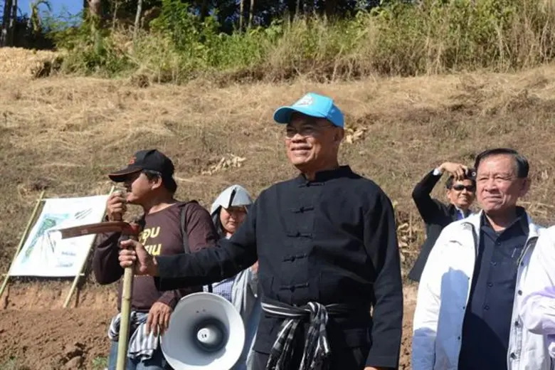 นายวิวัฒน์ ศัลยกำธร รัฐมนตรีช่วยว่าการกระ...