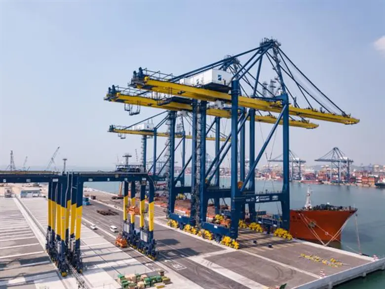 ฮัทชิสัน พอร์ท ประเทศไทย นำเข้าปั้นจั่นยกขนตู้สินค้าขนาดใหญ่ที่สุดในโลก  ติดตั้งเทคโนโลยีการควบคุมระยะไกลล้ำสมัย พร้อมให้บริการที่ท่าเรือแหลมฉบัง