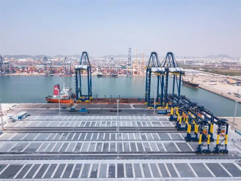 ฮัทชิสัน พอร์ท ประเทศไทย นำเข้าปั้นจั่นยกขนตู้สินค้าขนาดใหญ่ที่สุดในโลก  ติดตั้งเทคโนโลยีการควบคุมระยะไกลล้ำสมัย พร้อมให้บริการที่ท่าเรือแหลมฉบัง