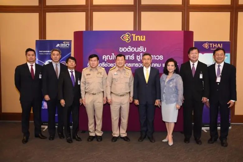 นายไพรินทร์ ชูโชติถาวร (ที่ 5 จากซ้าย) รั...