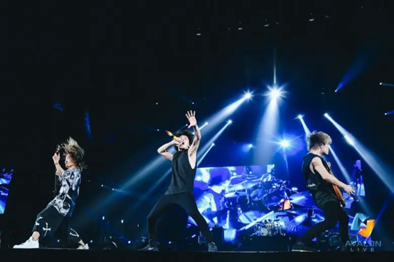 กวาดคำชมล้นหลาม “วันโอเคร็อก” พลังมันส์ล้นเหลือ ขึ้นหิ้งสุดยอดคอนเสิร์ตที่ใช้ภาษาดนตรีสะกดใจชาวร็อกอยู่หมัด!