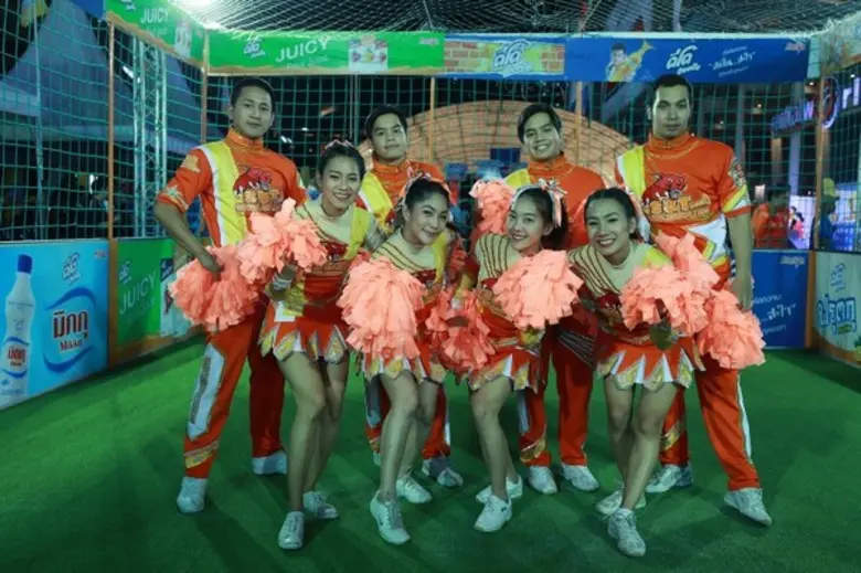 “ดีโด้” จัด 2 กิจกรรมในหนึ่งเดียว “ดีโด้สตรีทซ็อคเกอร์” และ “ดีโด้สตรีทแดนซ์โชว์”