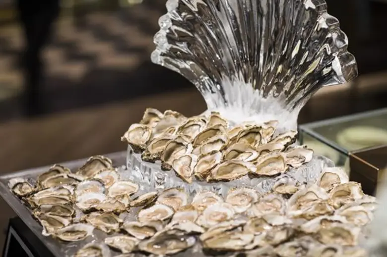 ฉลองตรุษจีนต้อนรับปีจอเรืองรองไปกับ บุฟเฟ่ต์มื้อพิเศษ ทั้งมื้อกลางวัน มื้อค่ำ และมื้อสายวันอาทิตย์เลิศรส ณ ห้องอาหาร เดอะ เรนทรี คาเฟ่ โรงแรม ดิ แอทธินี โฮเทล แบงค็อก, อะ ลักซ์ชูรี คอลเล็คชั่น โฮเทล