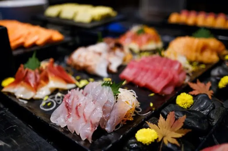 ฉลองตรุษจีนต้อนรับปีจอเรืองรองไปกับ บุฟเฟ่ต์มื้อพิเศษ ทั้งมื้อกลางวัน มื้อค่ำ และมื้อสายวันอาทิตย์เลิศรส ณ ห้องอาหาร เดอะ เรนทรี คาเฟ่ โรงแรม ดิ แอทธินี โฮเทล แบงค็อก, อะ ลักซ์ชูรี คอลเล็คชั่น โฮเทล