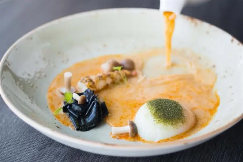 ยกระดับเทรนด์ความอร่อยของกรุงเทพฯ ด้วยสุดยอดเมนูใหม่จาก เชฟกิ๊บ ที่ห้องอาหารซูม สกาย บาร์ และซูม สกาย เลาจน์