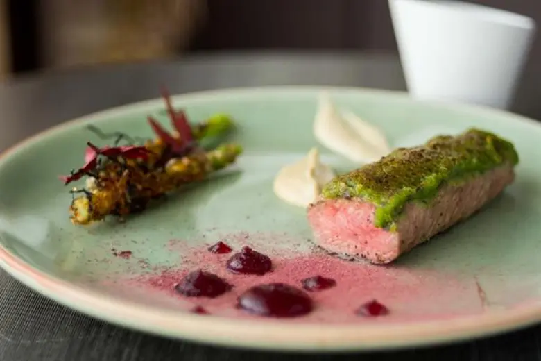 ยกระดับเทรนด์ความอร่อยของกรุงเทพฯ ด้วยสุดยอดเมนูใหม่จาก เชฟกิ๊บ ที่ห้องอาหารซูม สกาย บาร์ และซูม สกาย เลาจน์