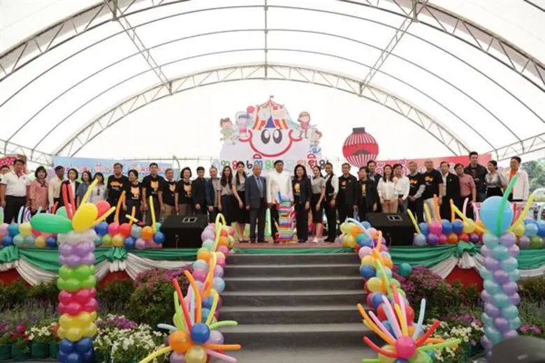 นักแสดงละคร “สะใภ้กาฝาก” ช่อง3 แท็คทีมร่วมงานวันเด็ก  ส่งมอบความสุขให้น้องๆ ณ ศูนย์เยาวชนคลองเตย